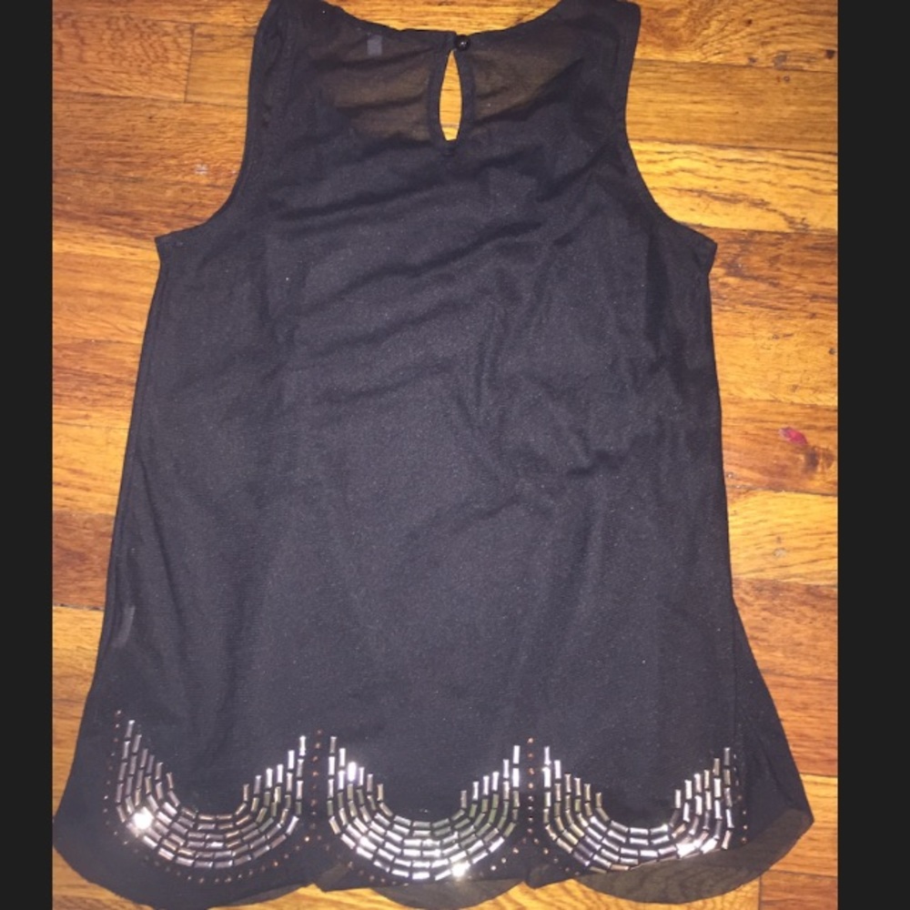 black top.Pairs well with jeans, shorts or skirts